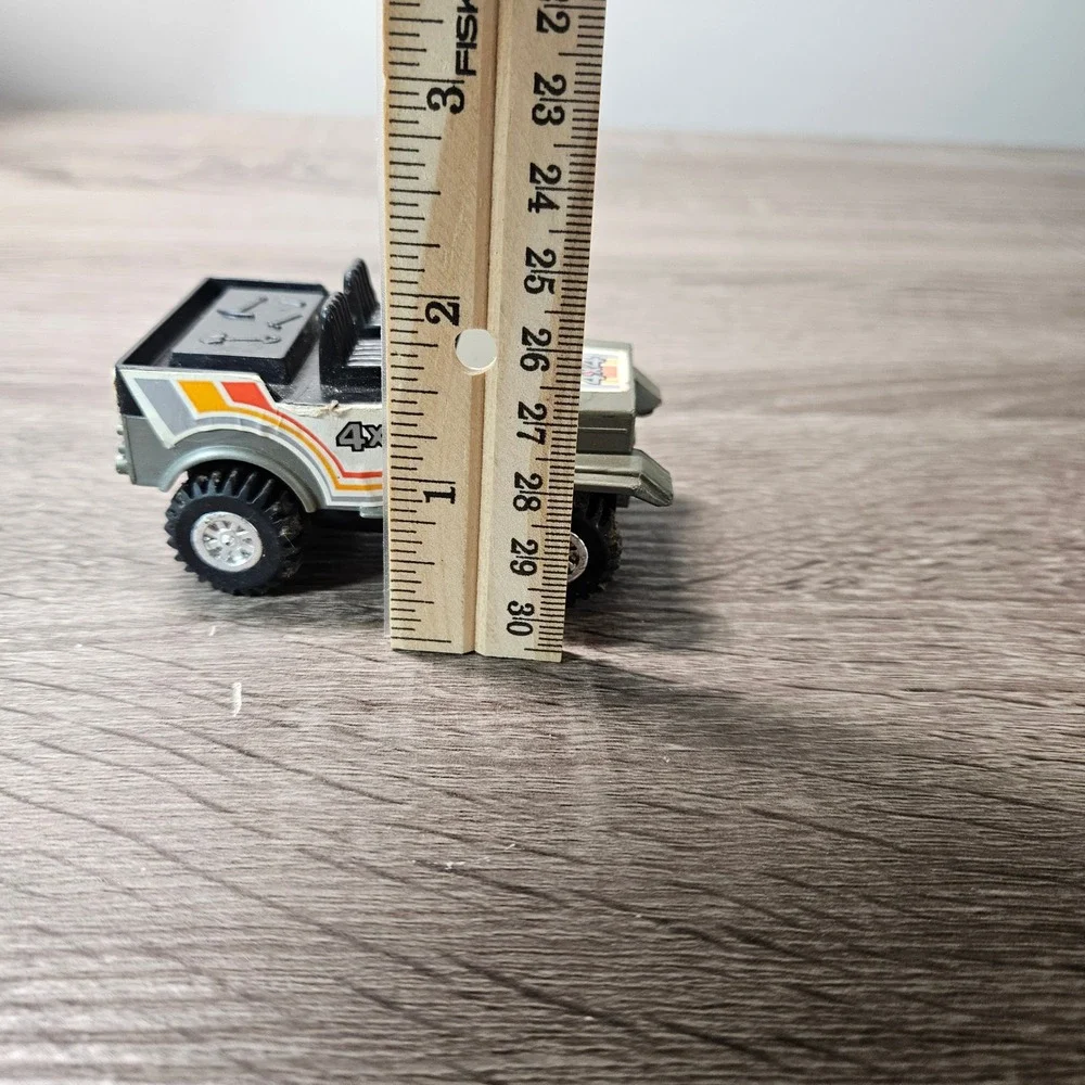 Vintage 4x4 Toy Jeep Battery Operated Olive Green Made in Hong Kong 3 Inch